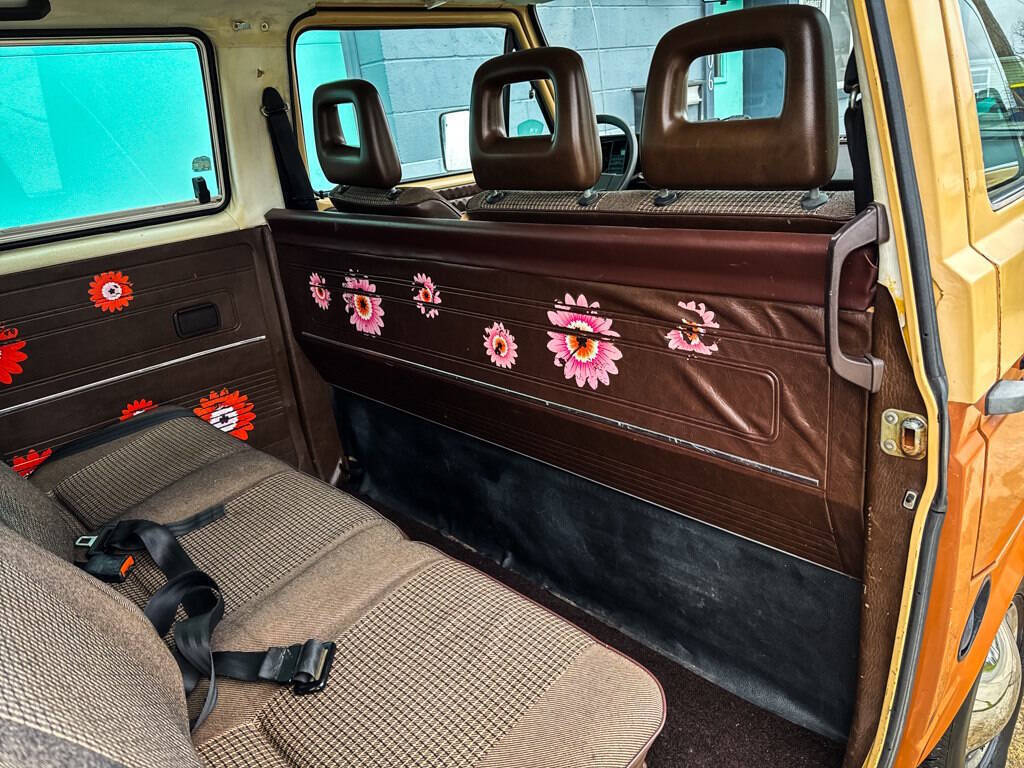 Volkswagen-BusVanagon-1984-Minivan-27