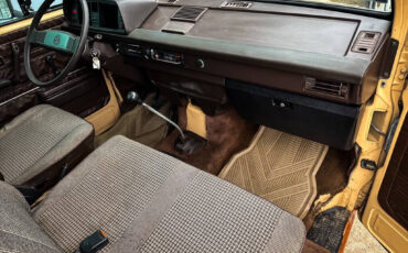 Volkswagen-BusVanagon-1984-Minivan-28