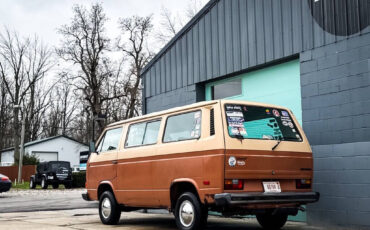 Volkswagen-BusVanagon-1984-Minivan-3
