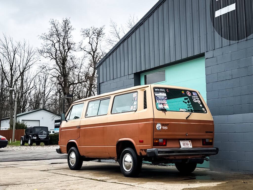Volkswagen-BusVanagon-1984-Minivan-3
