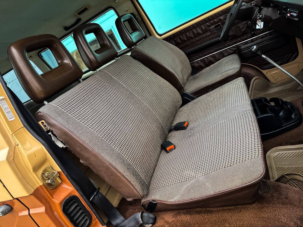 Volkswagen-BusVanagon-1984-Minivan-30