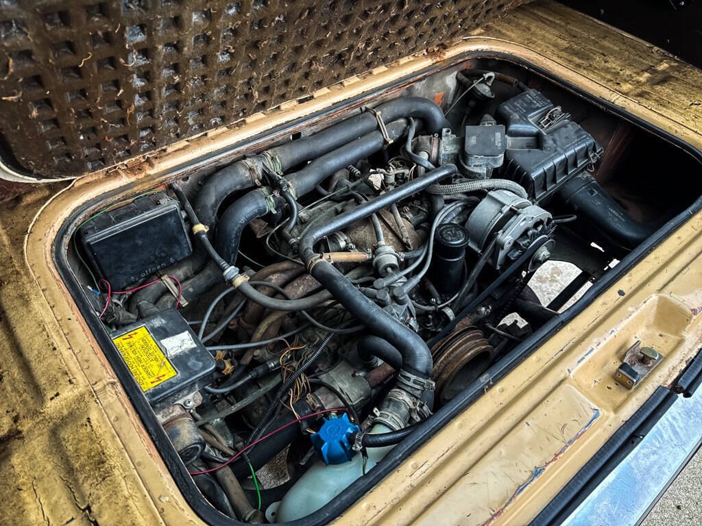 Volkswagen-BusVanagon-1984-Minivan-33