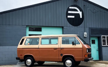 Volkswagen-BusVanagon-1984-Minivan