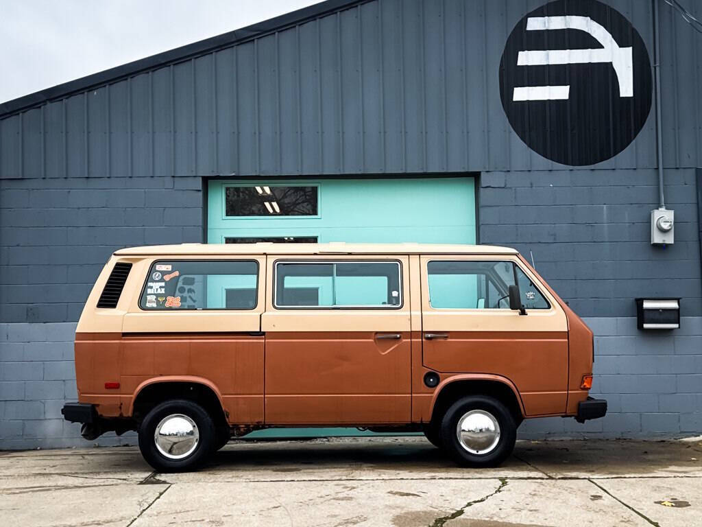 Volkswagen-BusVanagon-1984-Minivan-9