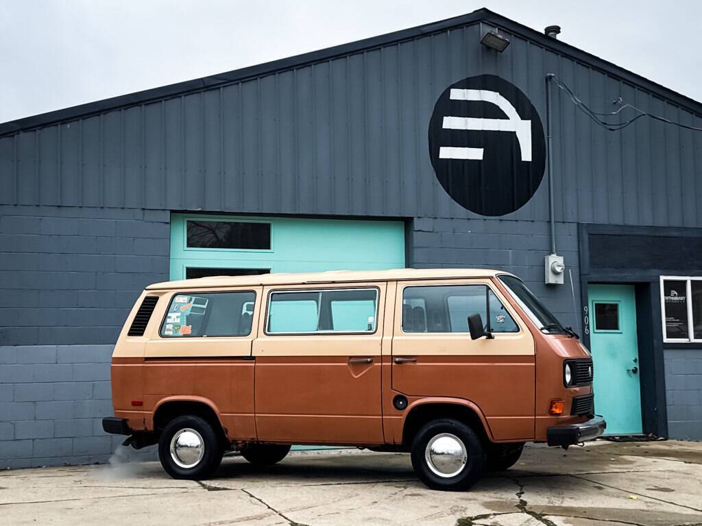 Volkswagen-BusVanagon-1984-Minivan