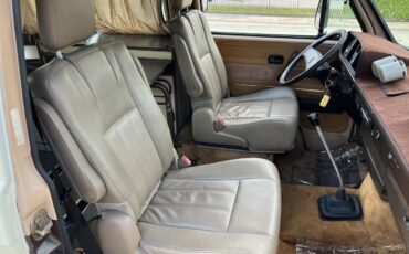 Volkswagen-BusVanagon-1984-van-11
