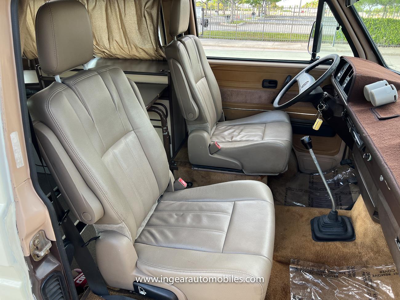 Volkswagen-BusVanagon-1984-van-11