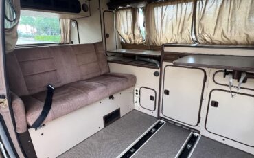 Volkswagen-BusVanagon-1984-van-13