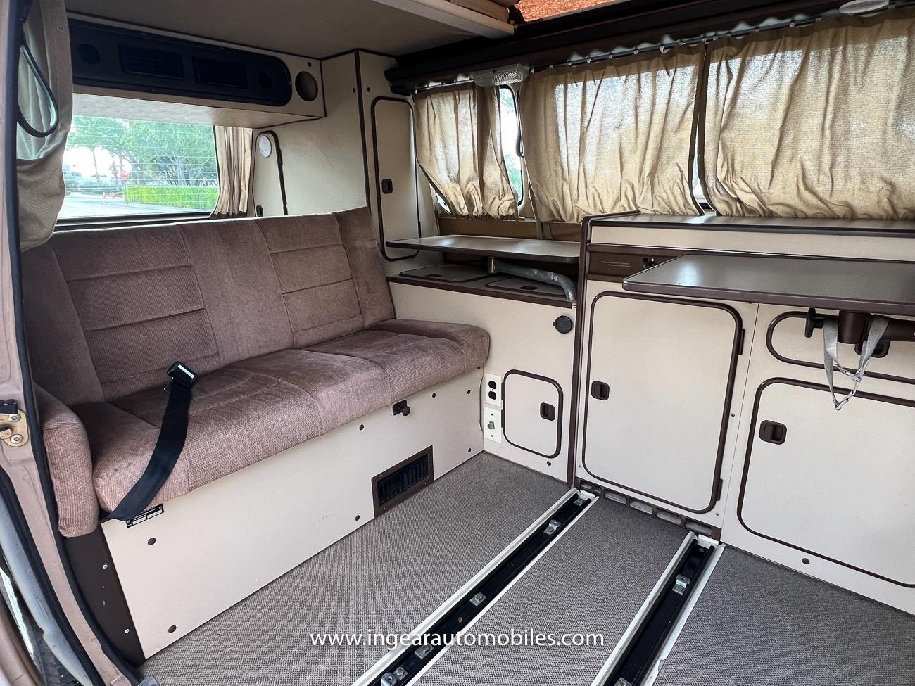Volkswagen-BusVanagon-1984-van-13