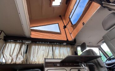 Volkswagen-BusVanagon-1984-van-15