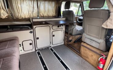 Volkswagen-BusVanagon-1984-van-16
