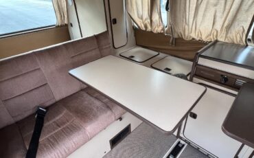 Volkswagen-BusVanagon-1984-van-17