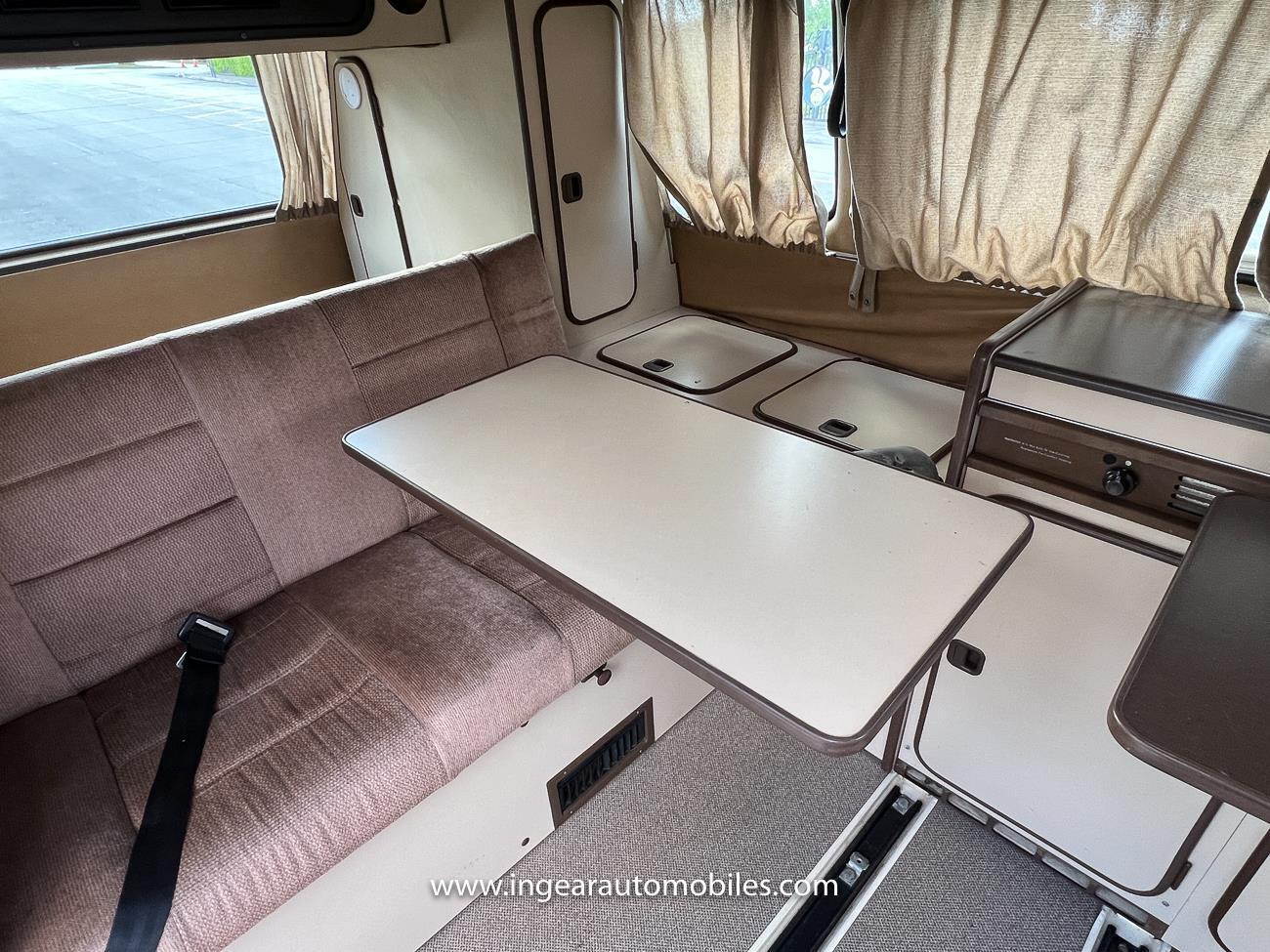 Volkswagen-BusVanagon-1984-van-17