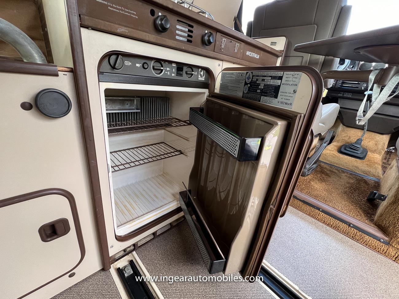 Volkswagen-BusVanagon-1984-van-21