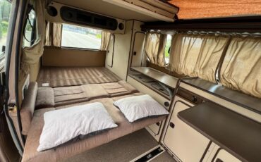 Volkswagen-BusVanagon-1984-van-23