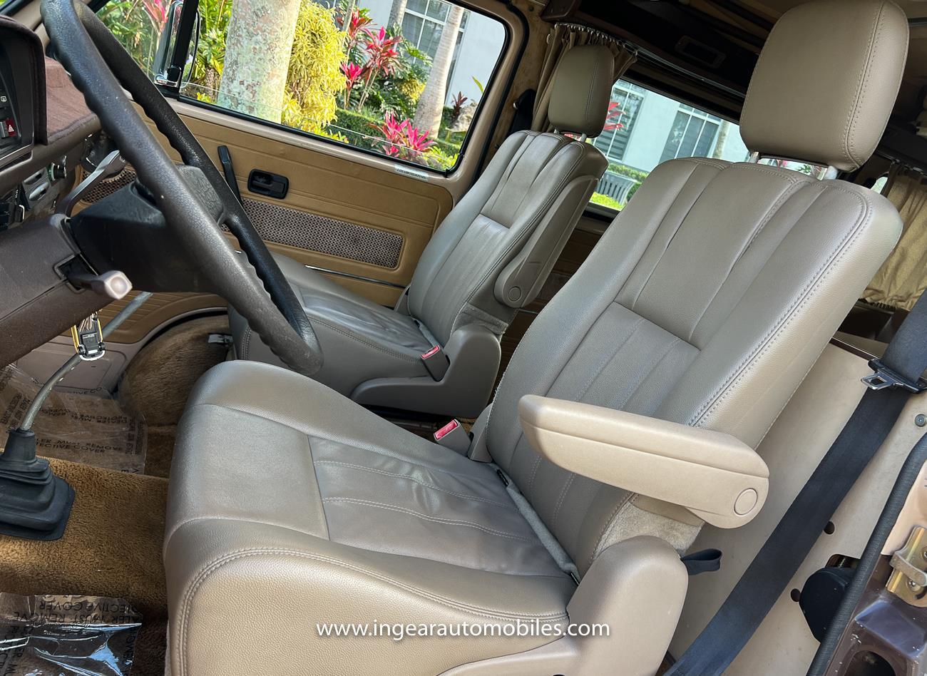 Volkswagen-BusVanagon-1984-van-26