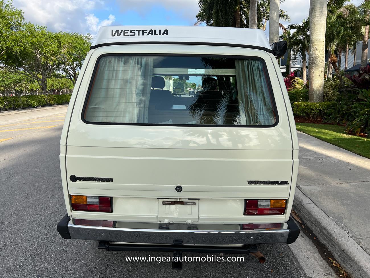 Volkswagen-BusVanagon-1984-van-32