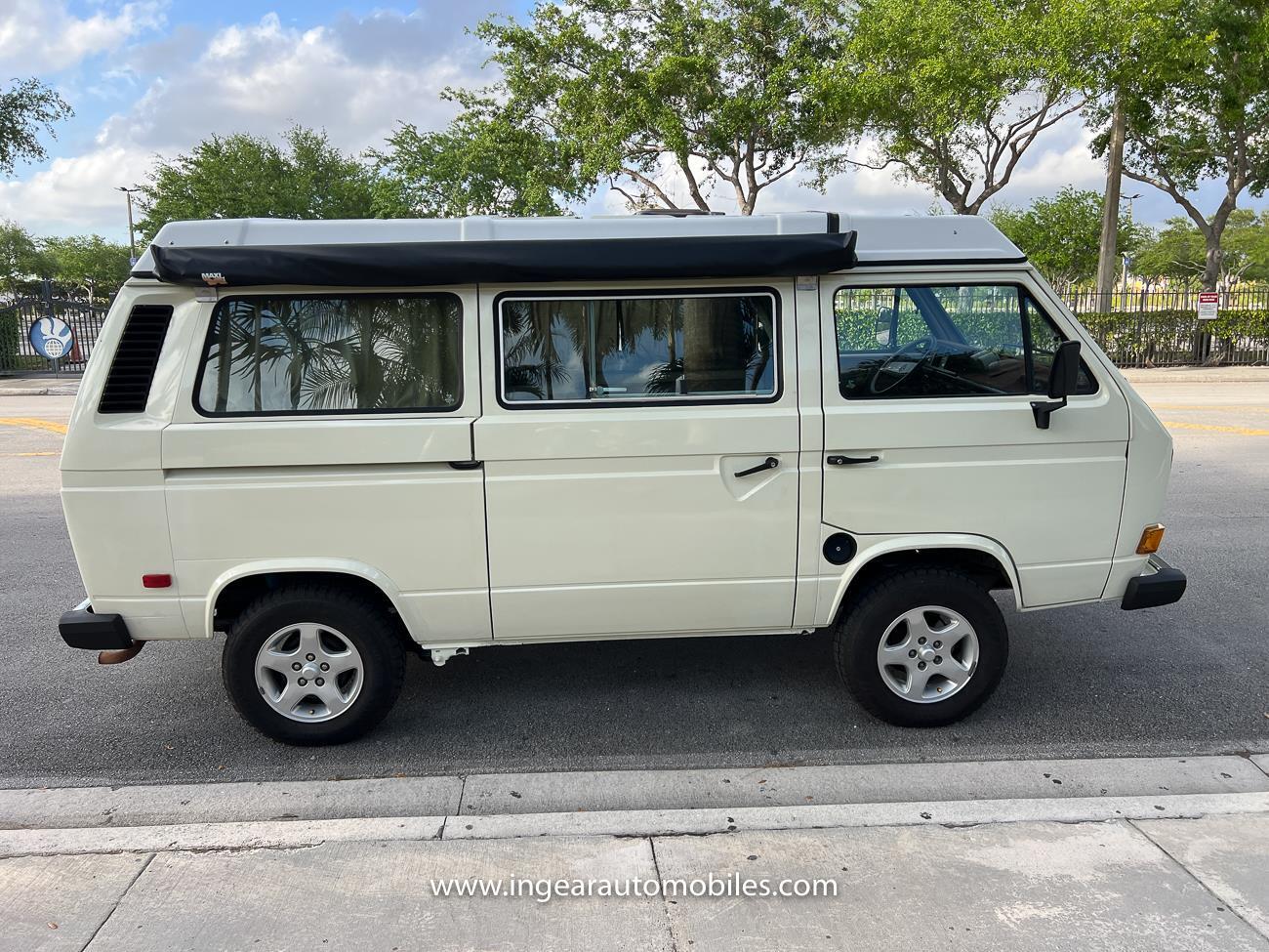 Volkswagen-BusVanagon-1984-van-34