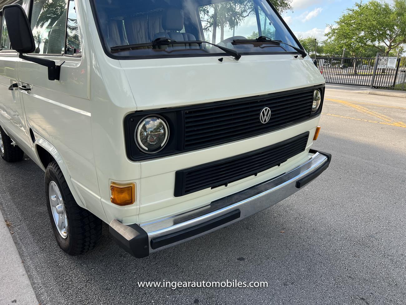 Volkswagen-BusVanagon-1984-van-37