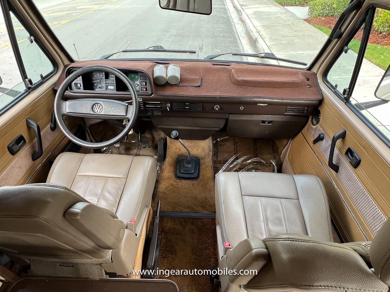 Volkswagen-BusVanagon-1984-van-7