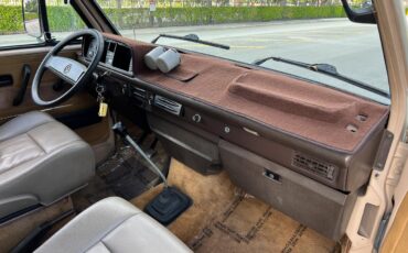 Volkswagen-BusVanagon-1984-van-9
