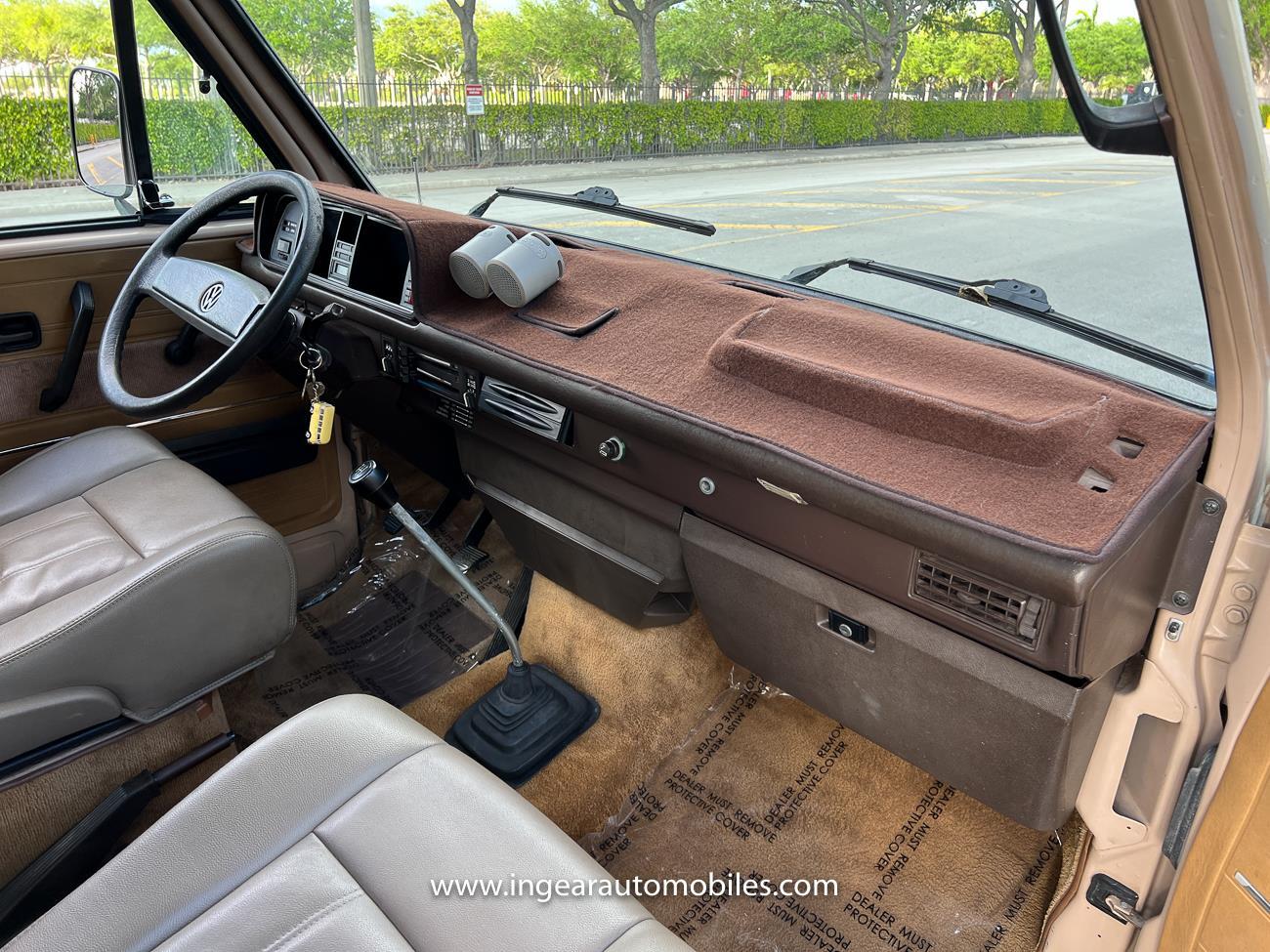 Volkswagen-BusVanagon-1984-van-9