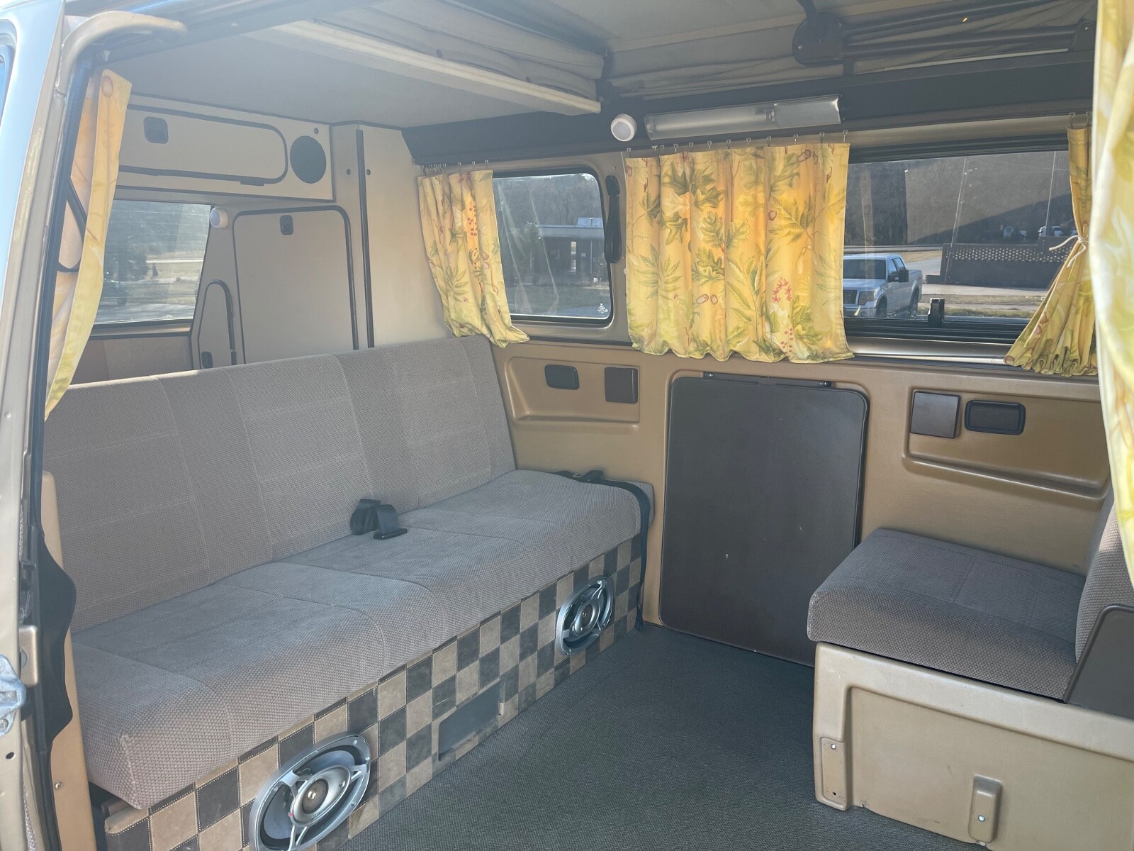 Volkswagen-BusVanagon-1986-Van-Camper-3