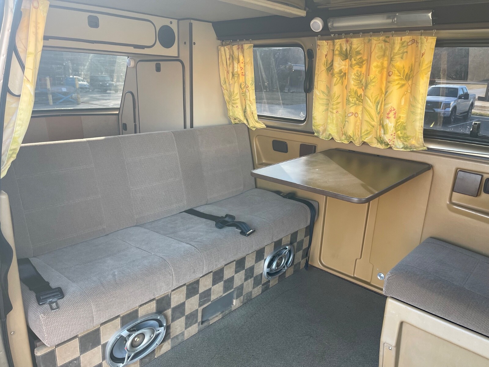 Volkswagen-BusVanagon-1986-Van-Camper-4