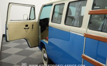 Volkswagen-BusVanagon-1994-Van-33