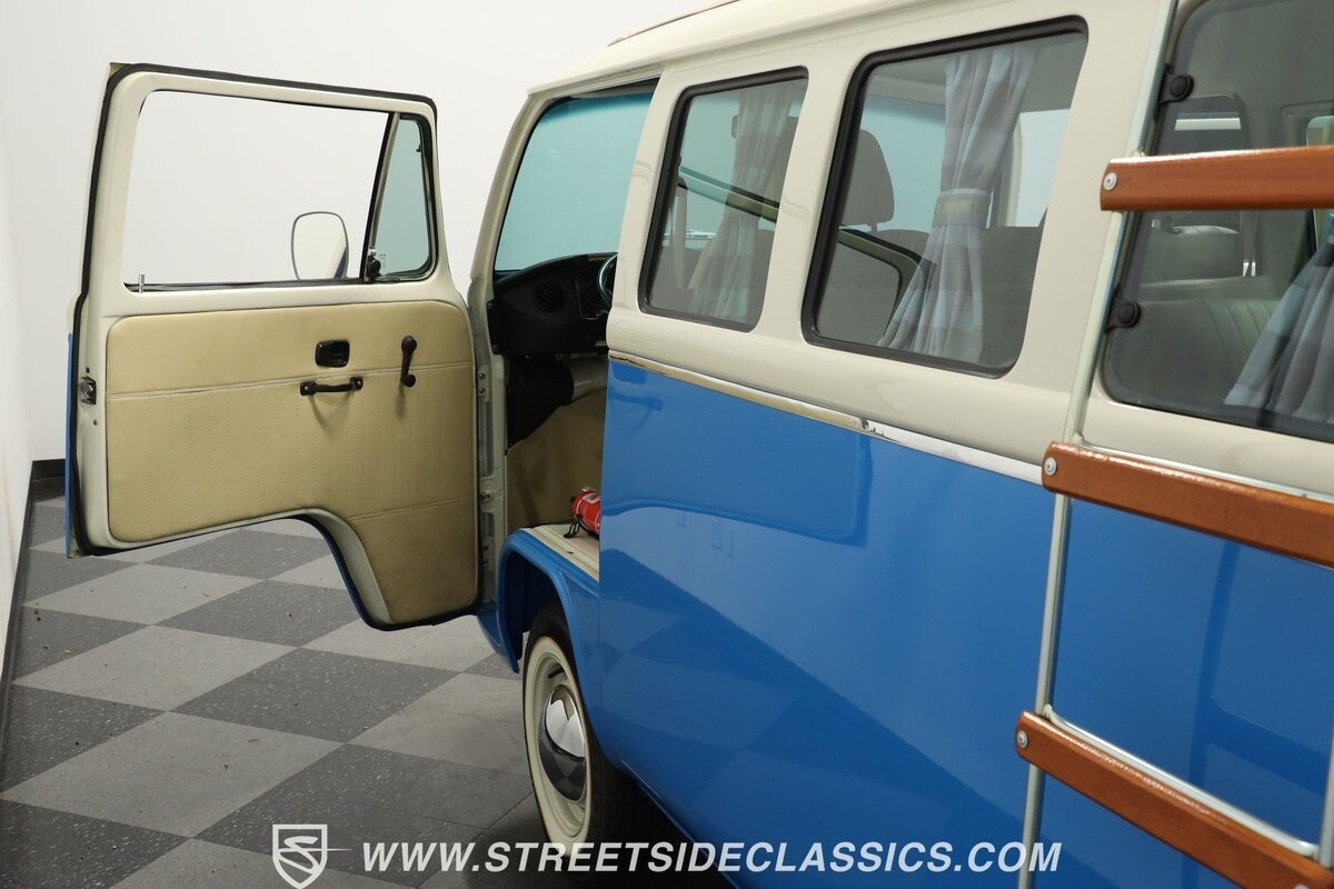 Volkswagen-BusVanagon-1994-Van-33