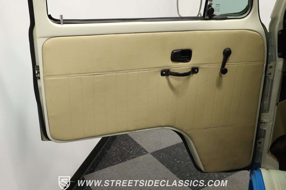 Volkswagen-BusVanagon-1994-Van-34