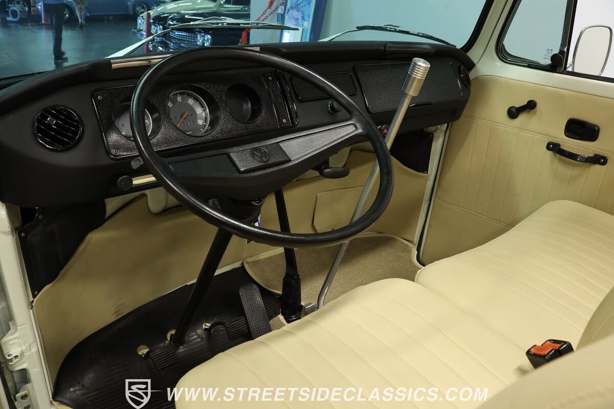 Volkswagen-BusVanagon-1994-Van-35