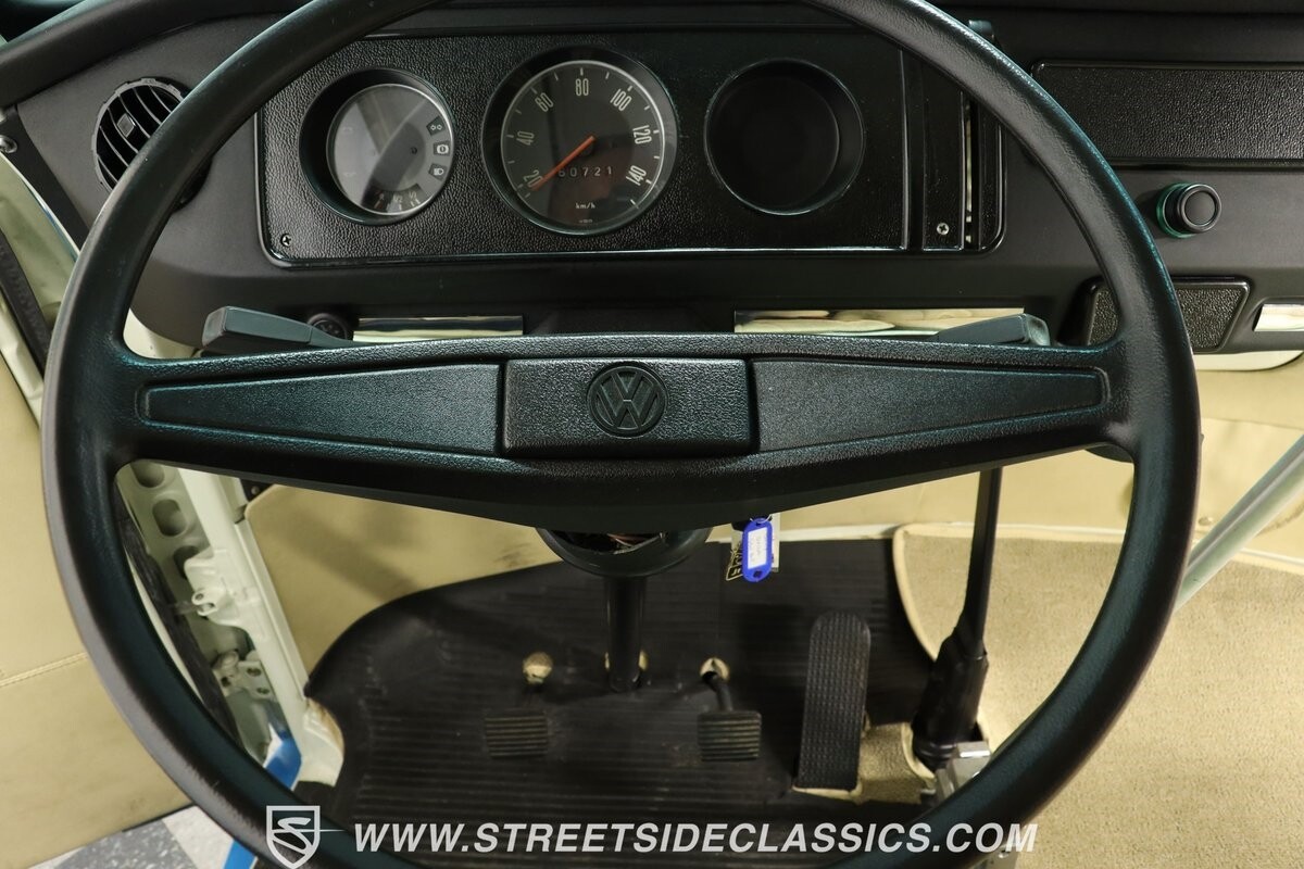 Volkswagen-BusVanagon-1994-Van-36