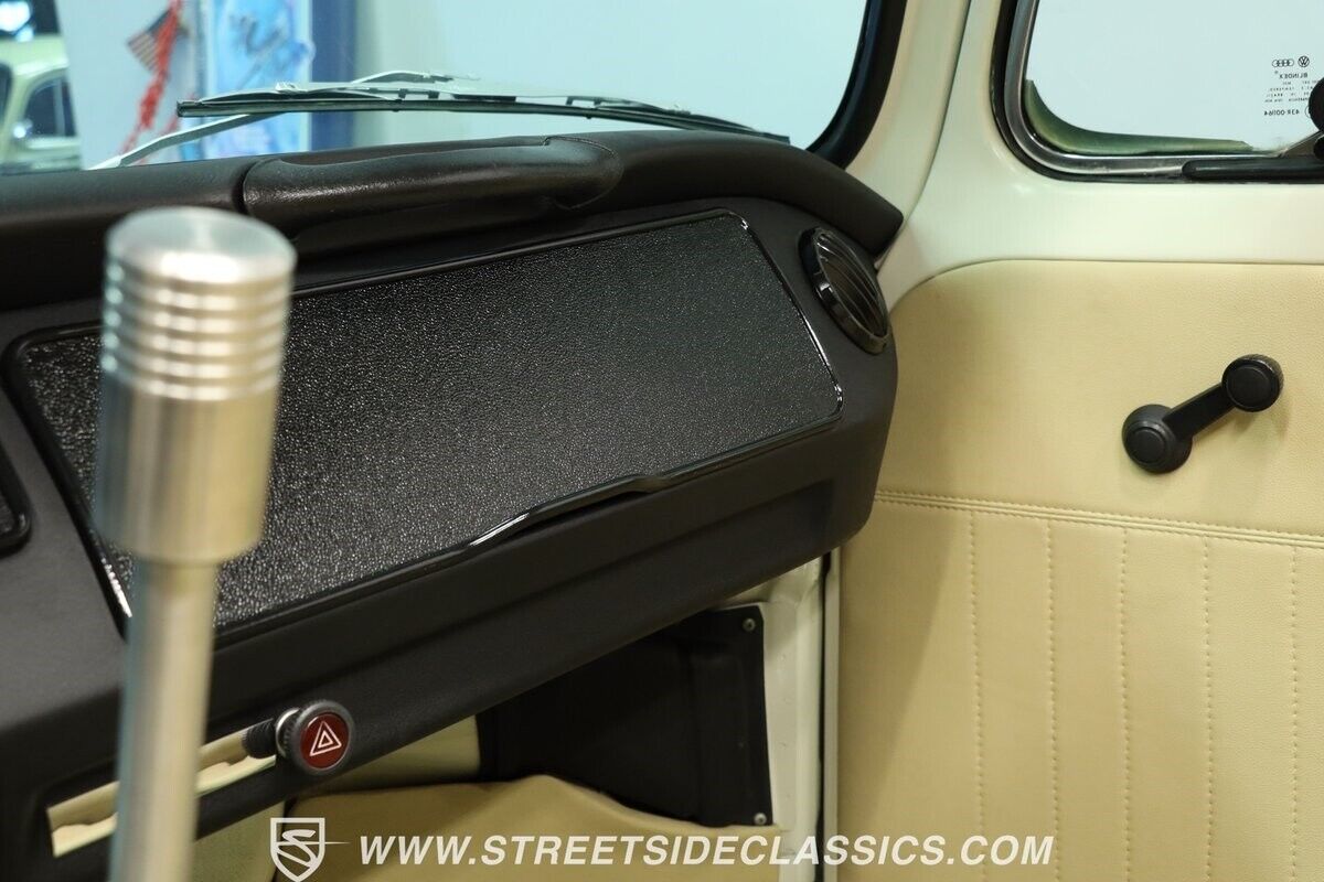 Volkswagen-BusVanagon-1994-Van-38