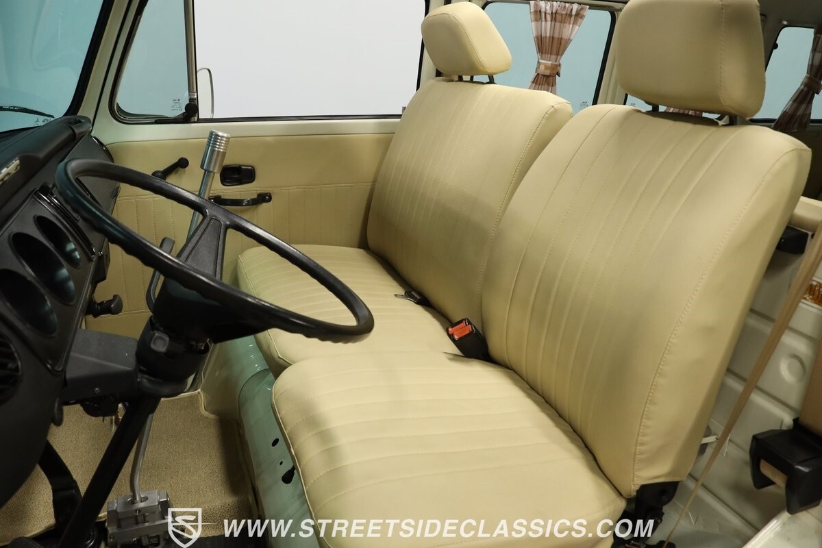 Volkswagen-BusVanagon-1994-Van-39