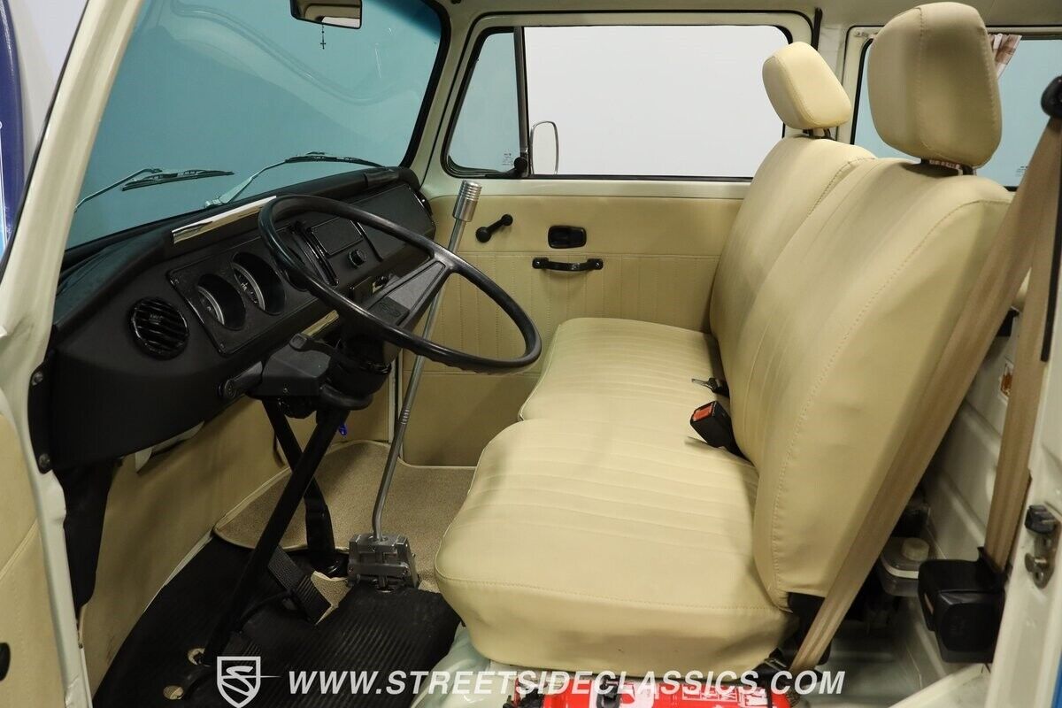 Volkswagen-BusVanagon-1994-Van-4