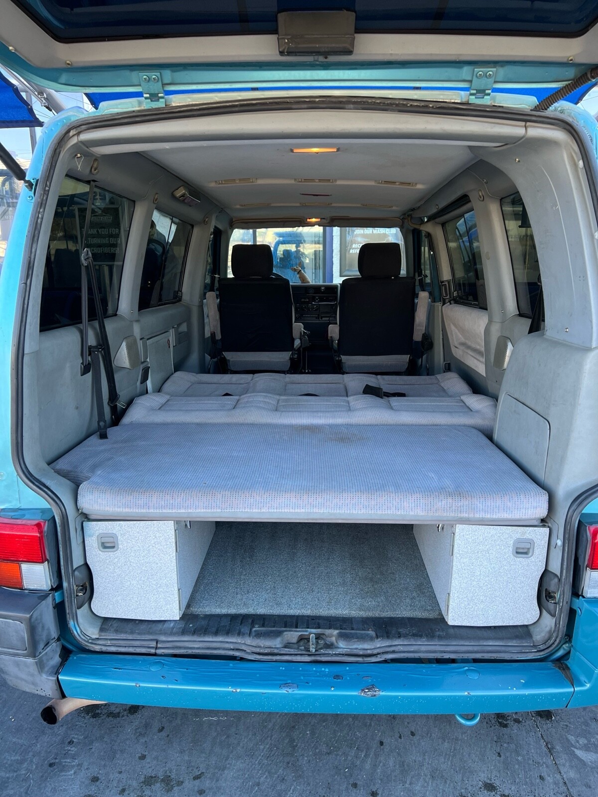 Volkswagen-EuroVan-1993-11
