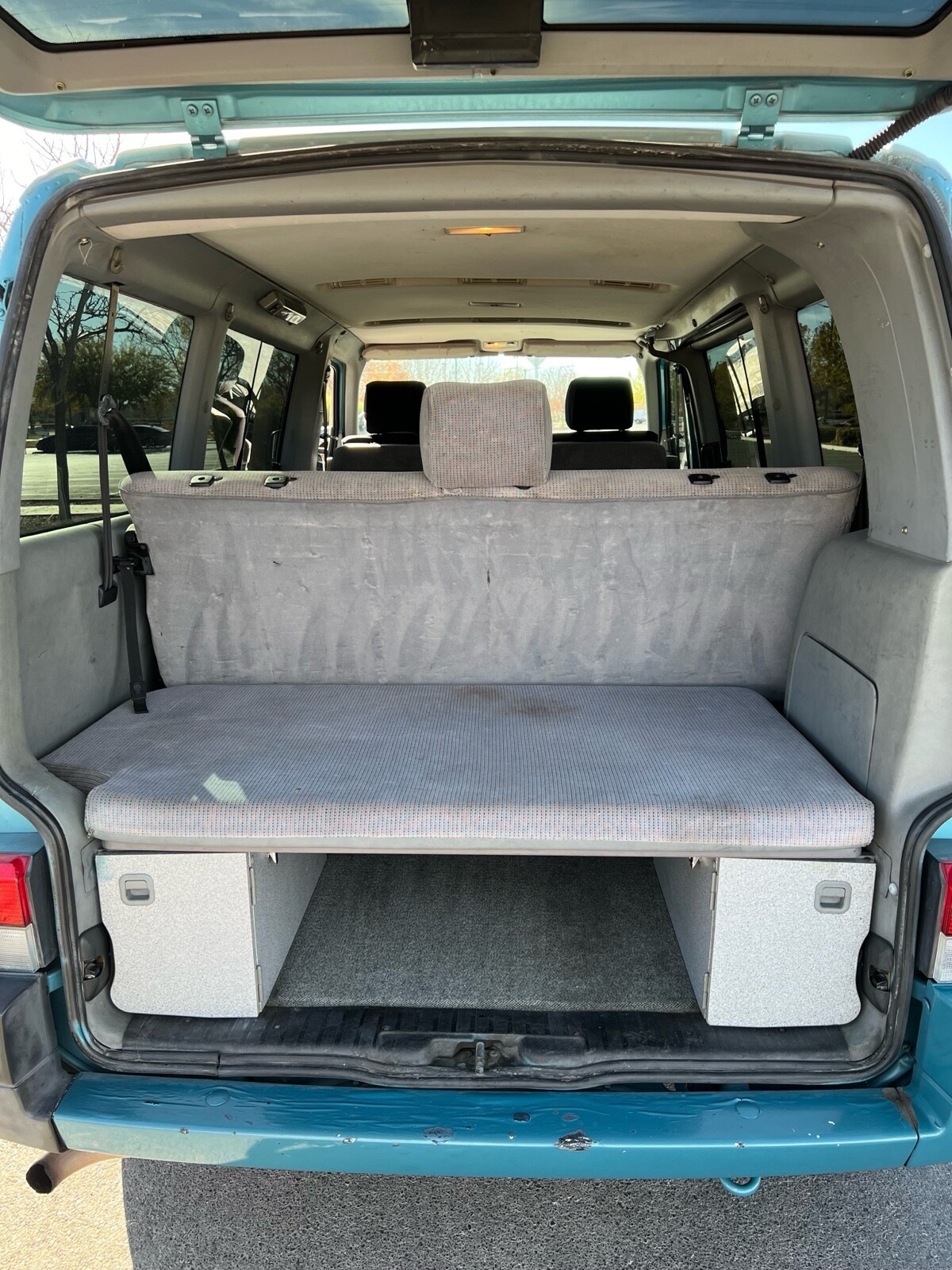 Volkswagen-EuroVan-1993-12
