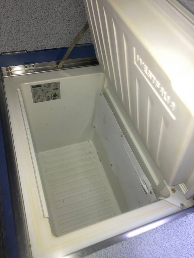 Volkswagen-Eurovan-1994-white-9