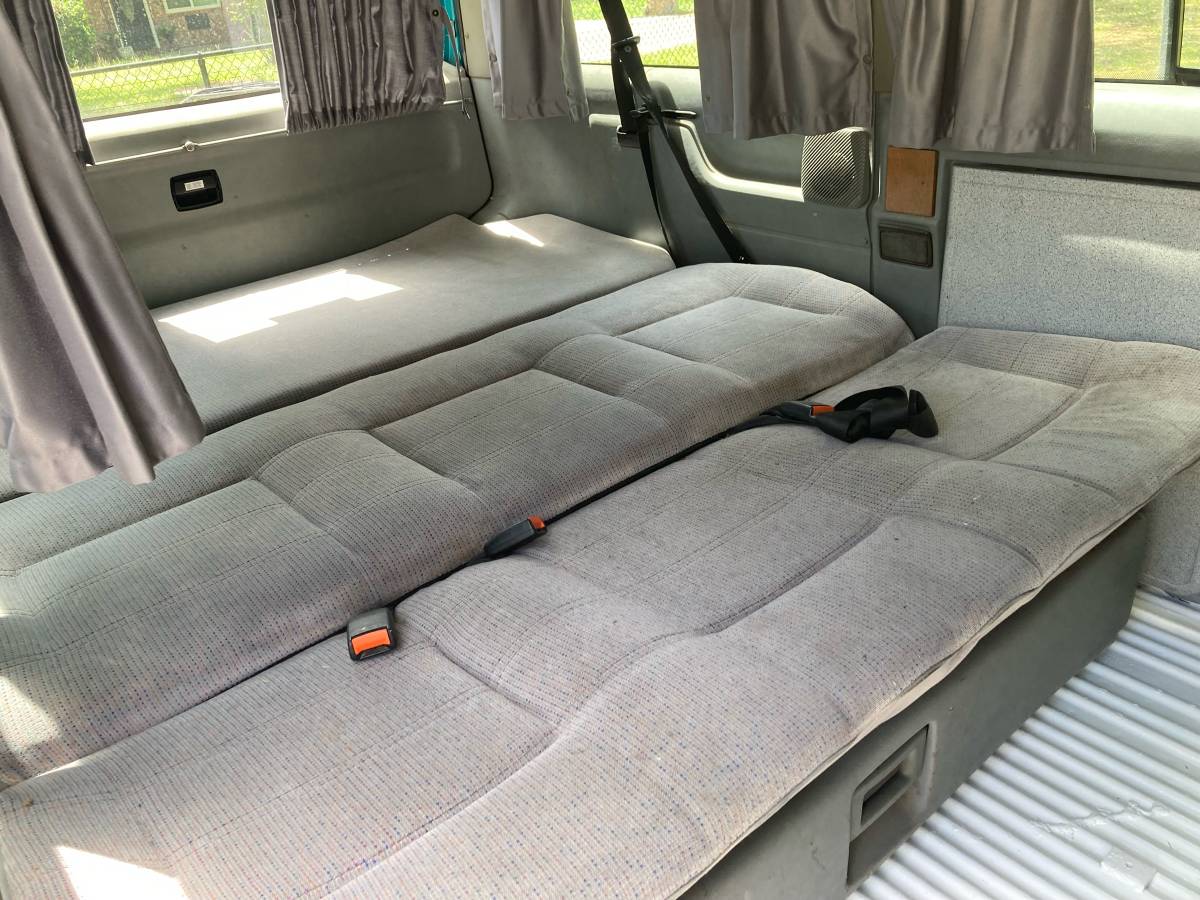 Volkswagen-Eurovan-camper-1993-white-4