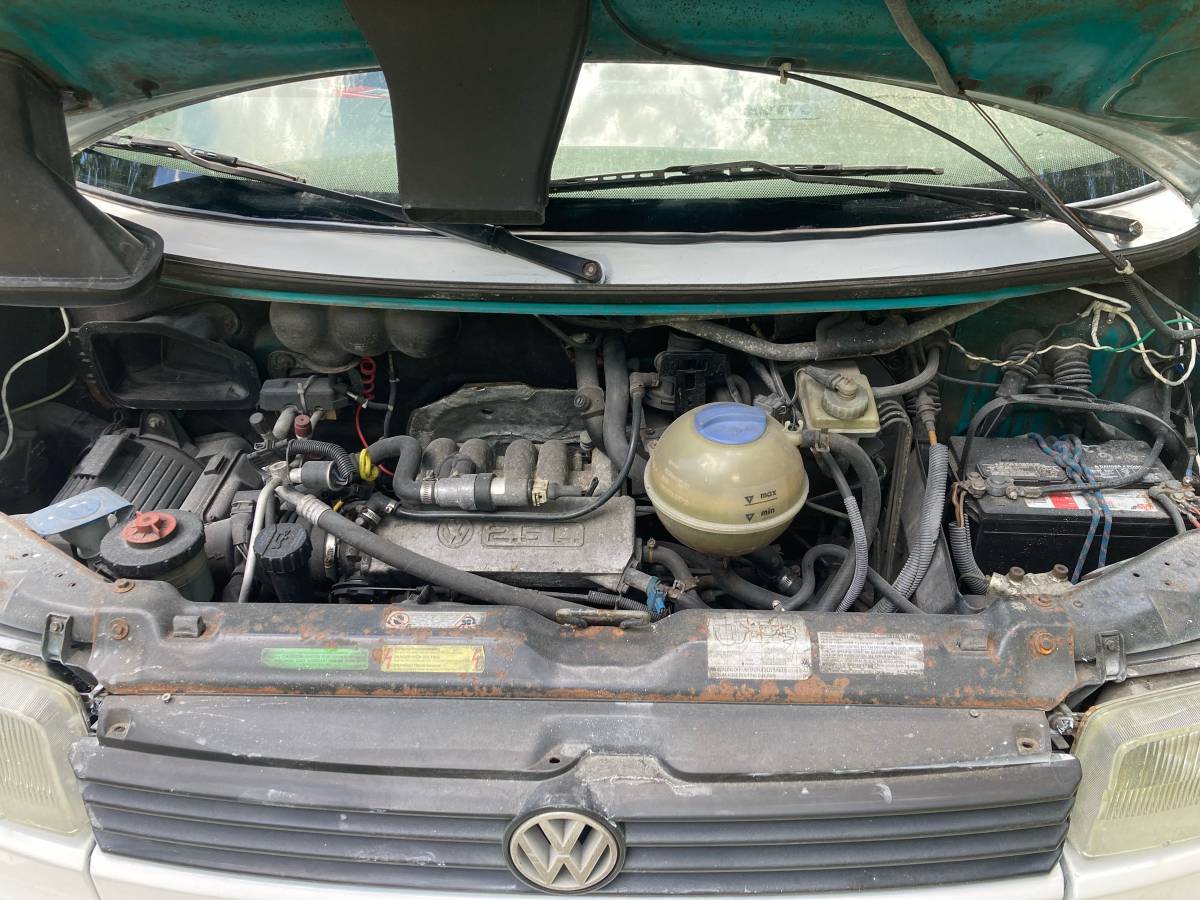 Volkswagen-Eurovan-camper-1993-white-9