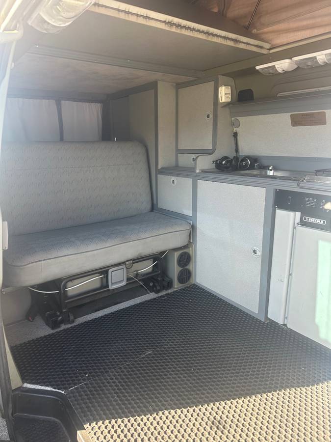 Volkswagen-Eurovan-camper-1995-6