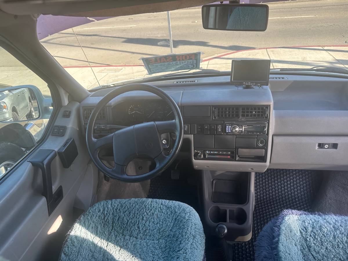 Volkswagen-Eurovan-camper-1995-9