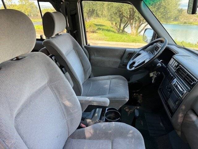 Volkswagen-Eurovan-mv-weekender-1993-white-1