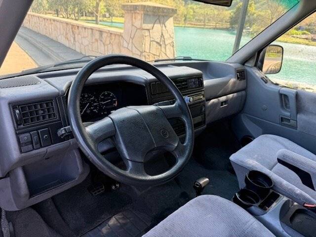 Volkswagen-Eurovan-mv-weekender-1993-white-2