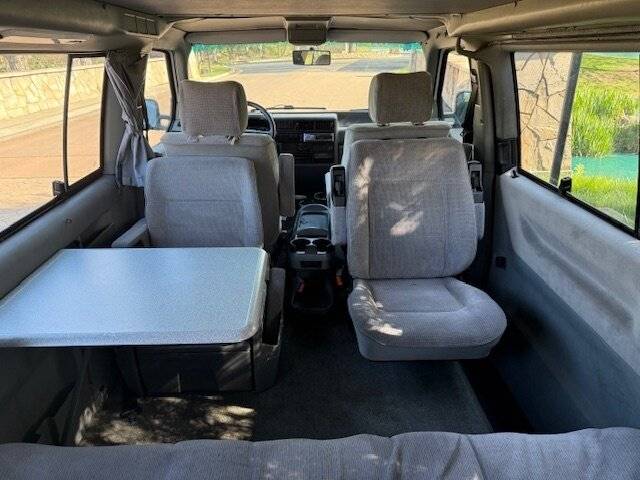 Volkswagen-Eurovan-mv-weekender-1993-white-4
