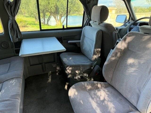 Volkswagen-Eurovan-mv-weekender-1993-white-6