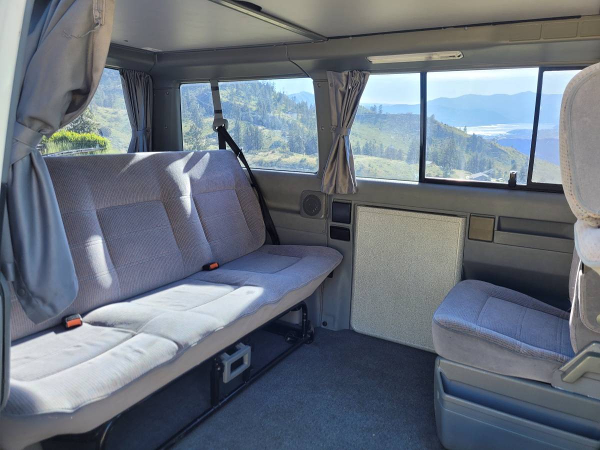 Volkswagen-Eurovan-weekender-1993-white-16
