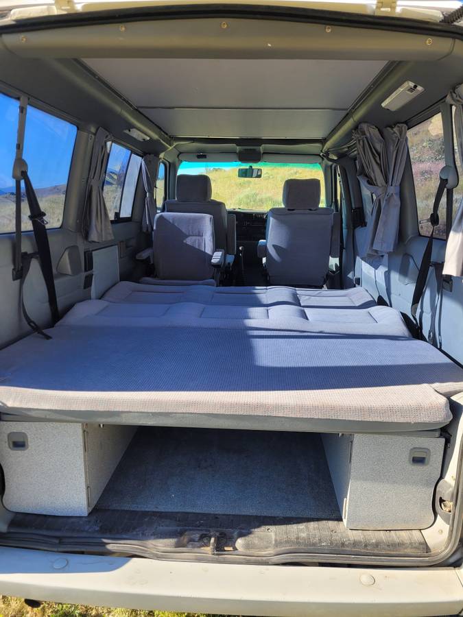Volkswagen-Eurovan-weekender-1993-white-17