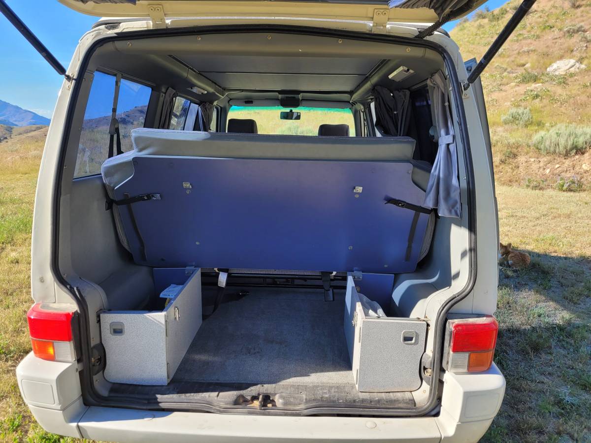 Volkswagen-Eurovan-weekender-1993-white-18